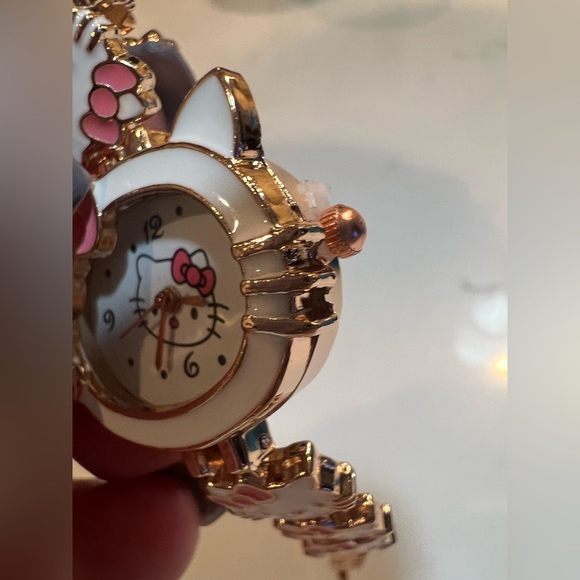 🌸 New luxury Hello Kitty Watch - Picture 7 of 8
